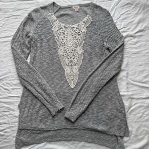 Boho Chic Y2K Sweater Lace Detail Crew neck Gray Medium Hippie Artsy Layering
